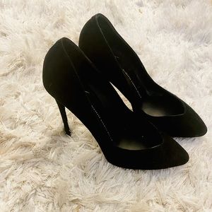 Giuseppe classic pumps.